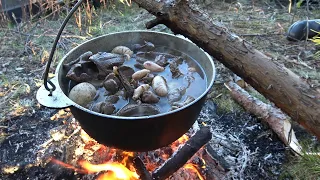 Охота на уток весной. Собрались с охотниками. Привал на берегу, готовим еду.