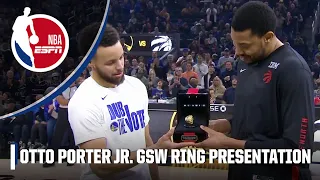 Steph Curry presents Otto Porter Jr. his ring 2022 Warriors championship ring 🔥