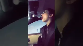 Kylie Jenner vaping🔥🔥🔥