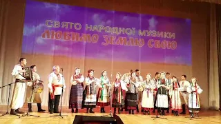 жартівлива: "Ой на горі цигани стояли", виконує ансамбль "Кралиця".