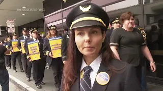 United pilots picket as airline unions press for higher pay