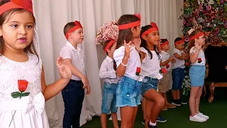 Escola Grão de Mostarda promove momento superespecial em alusão ao Dia das Mães