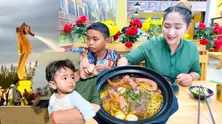 "Night Street Food", Mommy Sros enjoy outside food with Darik, Chamroeurn and her husband at night