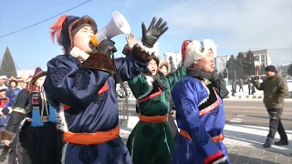 Улан-удэнцы вышли на улицы в бурятских национальных костюмах
