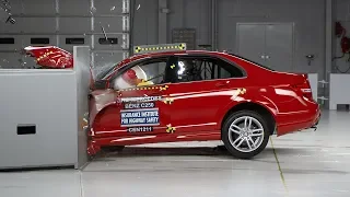 2013 Mercedes-Benz C-Class driver-side small overlap IIHS crash test