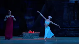 LA BAYADÈRE - Flute Solo Nikiya - Act 1 (Olga Smirnova - Bolshoi Ballet)