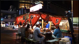 A lot of customers visit the ramen stall with a cheerful landlady every day