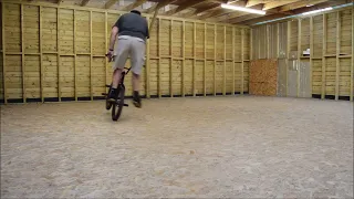 Flatland BMX - Learning to put simple tricks together in a link - Beginner links