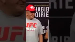 Father covers up reveling UFC girl during  khabib normagomedov interview 🔥😱