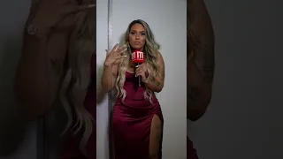 Leo Dias entrevista Yara Tchê nos bastidores da gravação do DVD de João Gomes