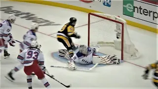 Pittsburgh Quickly Makes It a Two Goal Lead as Guentzel Taps it in From the Side of the Goal