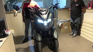 unboxing the YAMAHA TRICITY 300cc scooter 2020