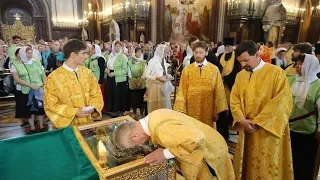 В Москве встретили мощи святых Петра и Февронии