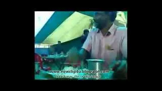 ស៊ីបាយម្តងមួយចាន-india man eating rice very bad