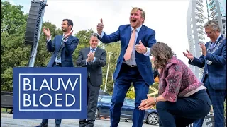 Grappig! Koning stoeit met de openingshandeling | Blauw Bloed