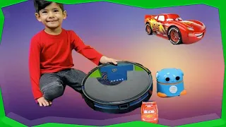 Zaynn Unboxing Goovi Robotic Vacuum Cleaner, setting Lightning McQueen toy on Goovi while it sweeps