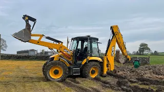 Jcb 4cx digging land drains