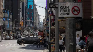 'Gun-free zone' signs up as NY law takes effect