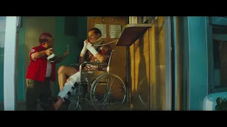 Карлик VS.(против) инвалида на коляске.))  Кровью и потом: Анаболики (фильм 2013г.) Pain & Gain