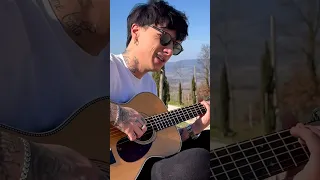 Ultimo - Alba. Chitarra e sfondo delle campagne toscane.