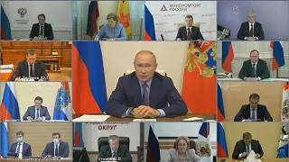 Президент России провёл селекторное совещание по эпидемиологической обстановке в стране