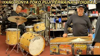 YOIQBALL NGEDRUM DI TOKO MUSIK TERTUA DIDUNIA MALAH DIPUJI PUJI