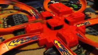 Track Action: Hot Wheels Criss Cross Crash Track Set