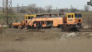 Выправочно-подбивочно-рихтовочный тепловоз в Керчи !Ж-д ст. Крым.