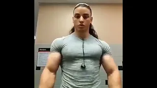 FEMALE HUGE BICEPS 😱 #shorts