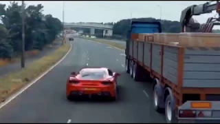 Ferrari 488 vs Police “crazy escaping”
