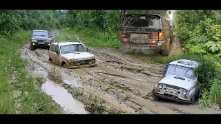 Нива, УАЗ, SsangYong на бездорожье.