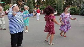 КУМА ТЫ КУМУШКА,КУМА!!!   СЧАСТЛИВЫЕ МОМЕНТЫ ИЗ ПАРКА ГОРЬКОГО!!!