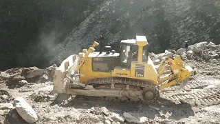 Komatsu D275