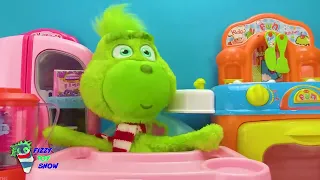 Grinch Pretend Plays with Fizzy's Disk Drop Game