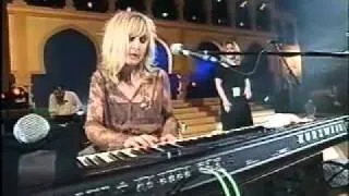 Donna Lewis performing Love Him live at the Commonwealth Games in Malaysia