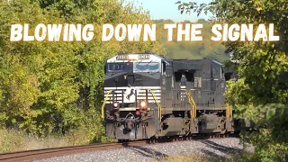 Intermodal train blows down the signal coming into town for a crew change