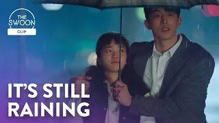 Nam Joo-hyuk and Kim Tae-ri share an umbrella under no rain | Twenty Five Twenty One Ep 12 [ENG SUB]