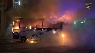 POŽÁR AUTOBUSU V CENTRU PRAHY - ZÁBĚRY HASIČŮ