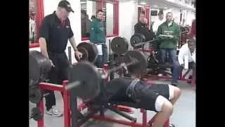 Linebacker benches 225 lbs 32 times! NFL combine: NFL Linebacker David Holloway