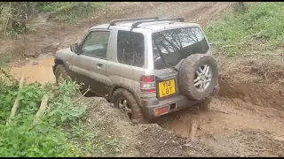 mitsubishi pinin  off road gets stuck