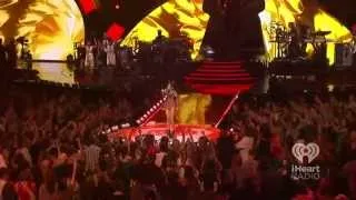 Rihanna - Umbrella (Live iHeartRadio Festival 2012)