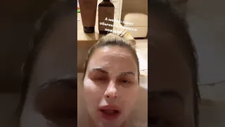 Анна Семенович принимает ванну.