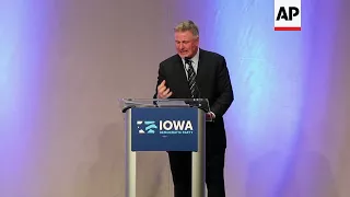 Baldwin teaches 'Trump school' to Iowa Democrats