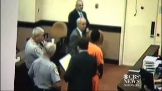 Watch: Inmate punches court-appointed attorney