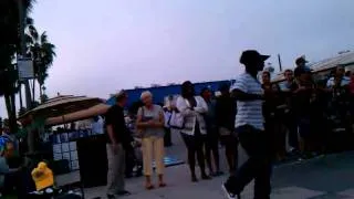 Pop Lock Guy in Venice Beach performing "about to get busy" Multiple parts Part 2 of 7