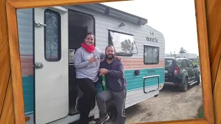 viajan con una casa rodante. recorren Argentina.