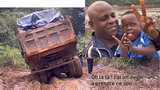 8. Congo-Brazzaville : sur les routes de l'impossible, ce camion embourbé nous empêche de passer !