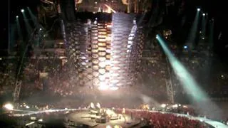 U2 360º @ Gelsenkirchen - The Edge breaks his amplifier! First time ever in a Live concert!