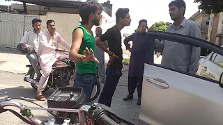 live fighting after accident in G 6 Islamabad Pakistan. amazing video.