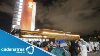 Aspirantes rechazados por la UNAM arman plantón a las afueras de rectoría